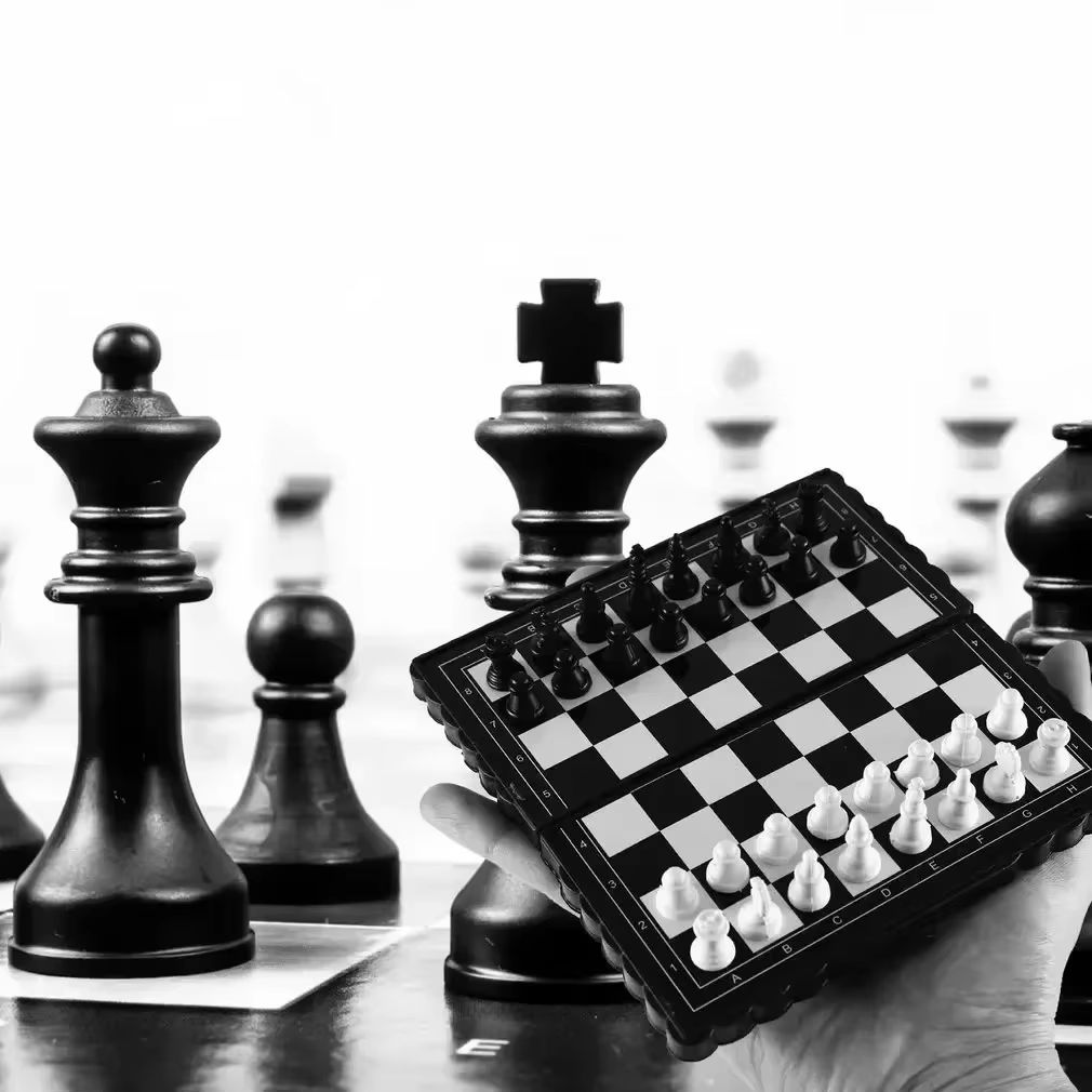 1Pc Mini Magnetic  Chess Set   - Kids Outdoor Outfit avaliação e preço