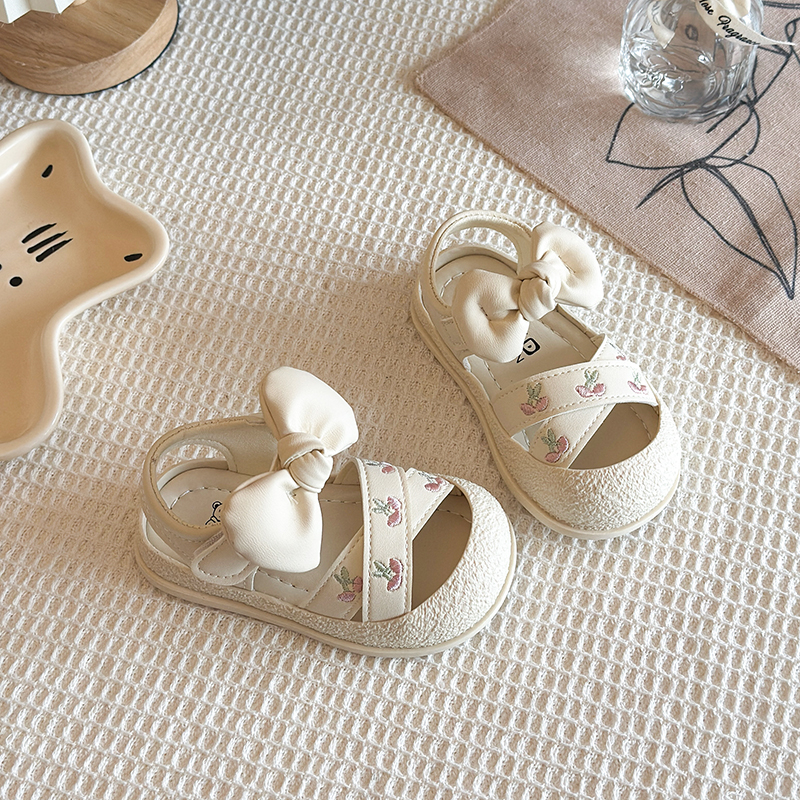 First Walker Kids Toes Capped  - Kids Outdoor Clubhouse avaliação e preço