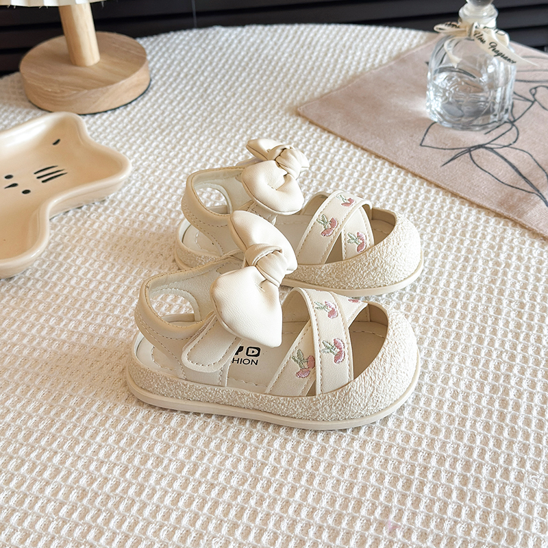 First Walker Kids Toes Capped  - Kids Outdoor Clubhouse avaliação e preço